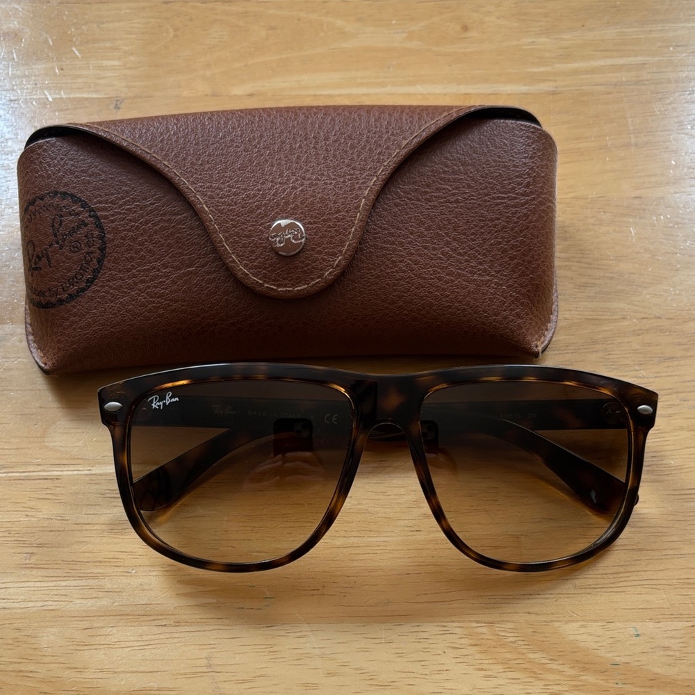 Ray-Ban Brown Tortoise Sunglasses with Case